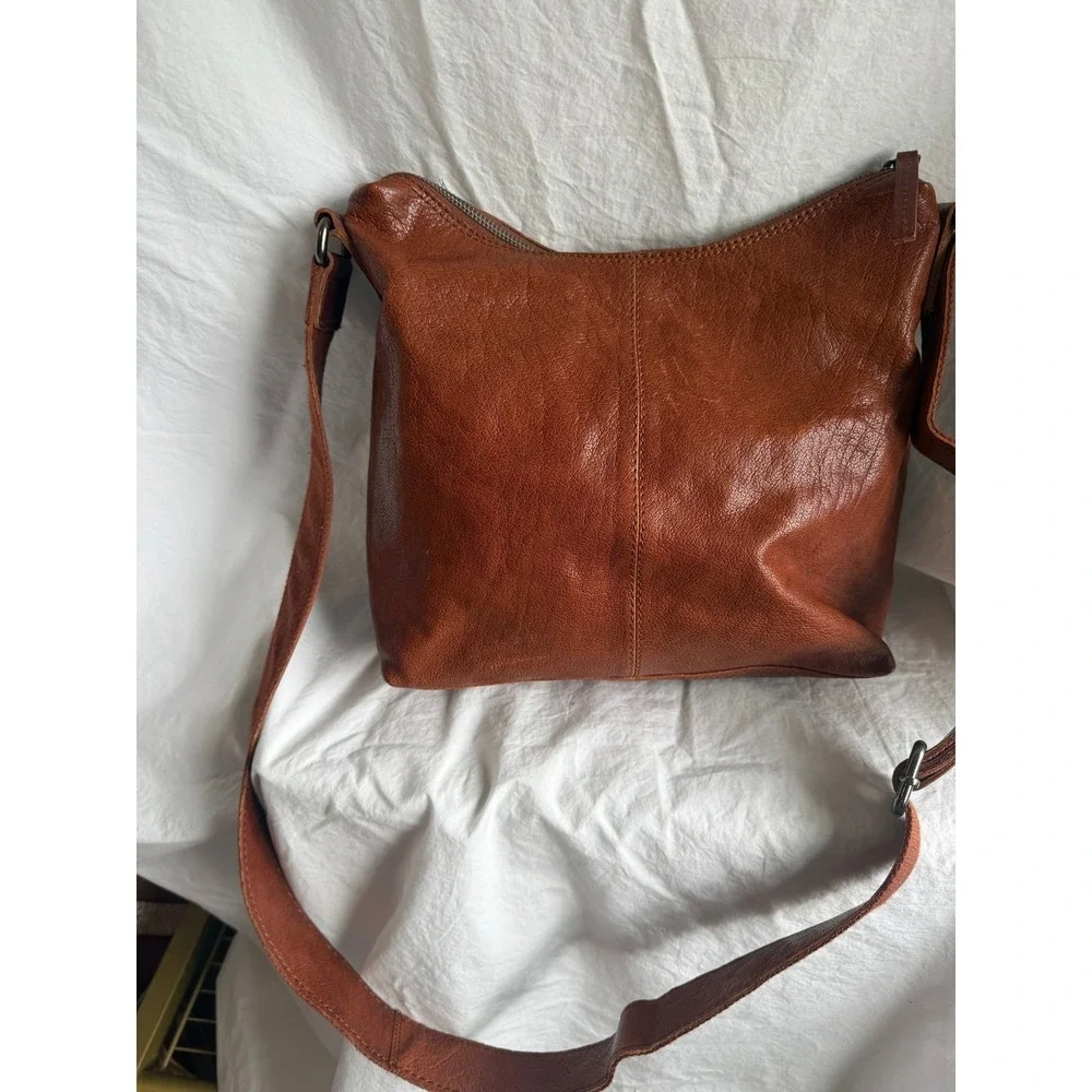 Spikes & Sparrow Brown Pebbled Leather‎ Crossbody Messenger Bag Cognac Buckle